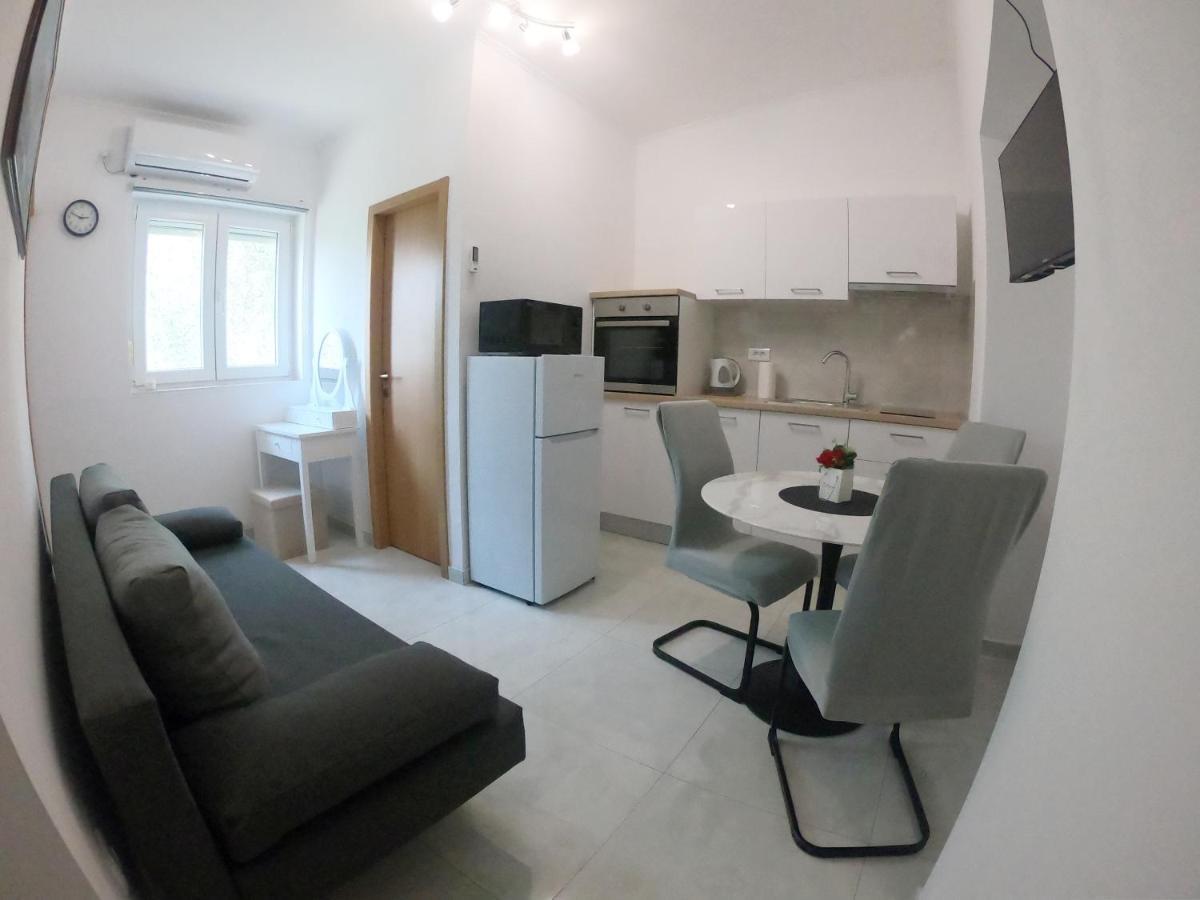 Apartman Tina Ražanac Extérieur photo