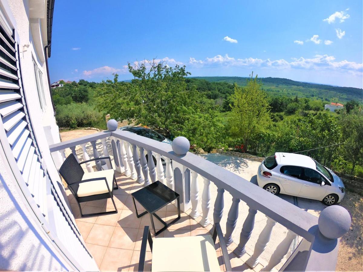 Apartman Tina Ražanac Extérieur photo